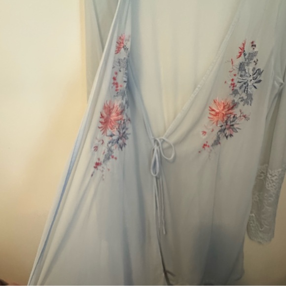 La Vie En Rose Blue Floral Embroidered Robe - Picture 5 of 6